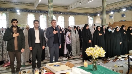 برگزاری مراسم ولادت امام علی (ع) و سالگرد حاج قاسم در مسجد امام صادق علیه السلام با حضور رئیس اداره آموزش و پرورش در جمع دانش آموزان معتکف